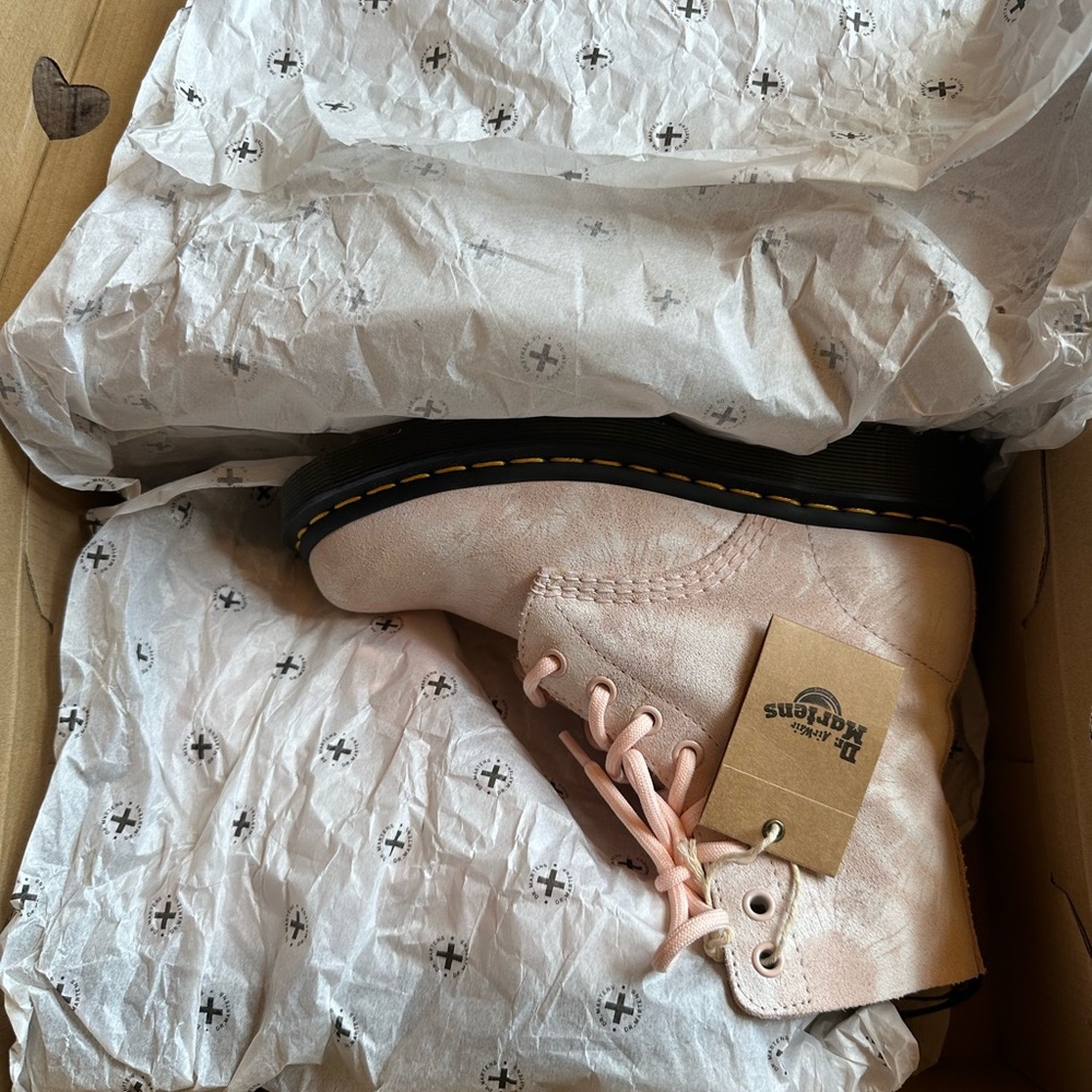 SOFT SUEDE — Dr. Martens Pink 🩷 Combat Boots - Picture 15 of 16